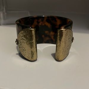 Tortoise shell bracelet with gold accent
